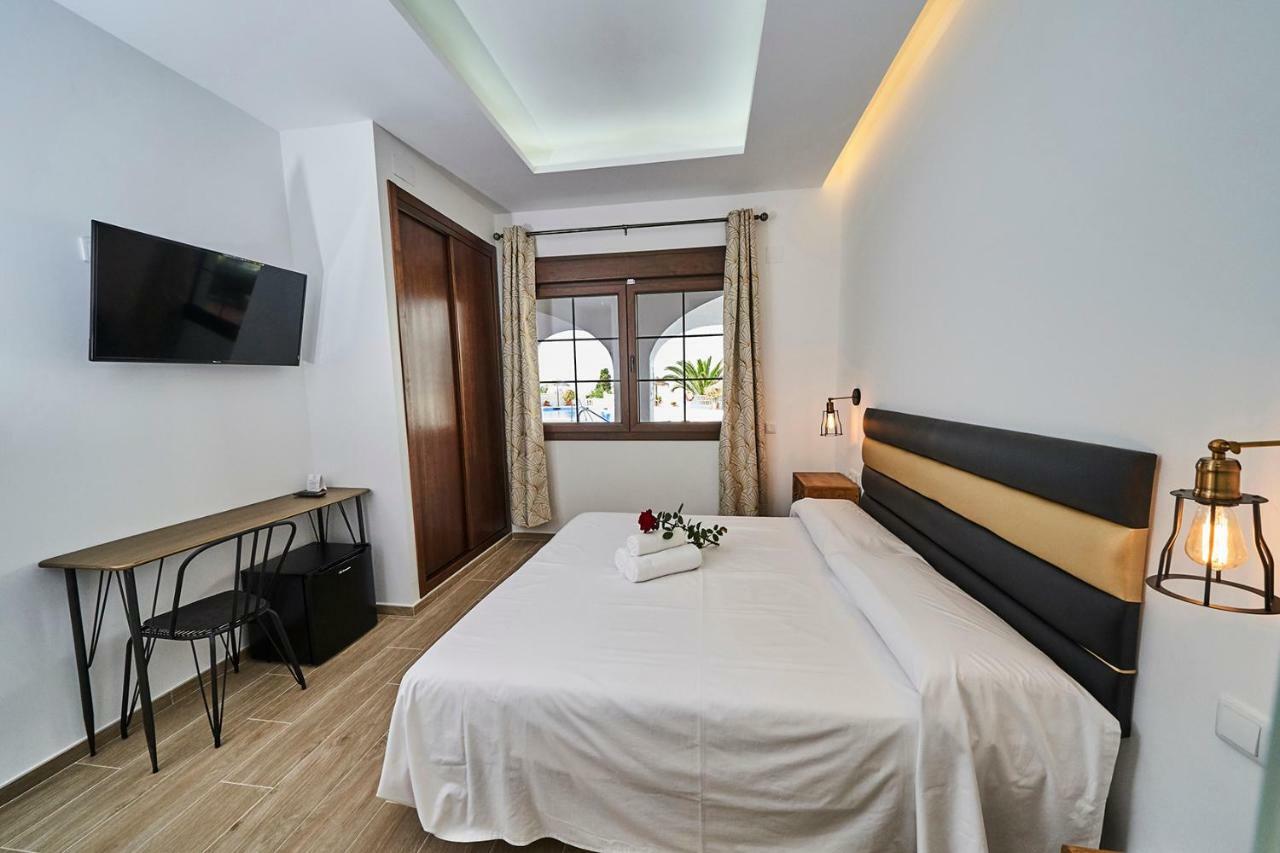 Hotel Bajamar Ancladero Playa Nerja Exterior photo
